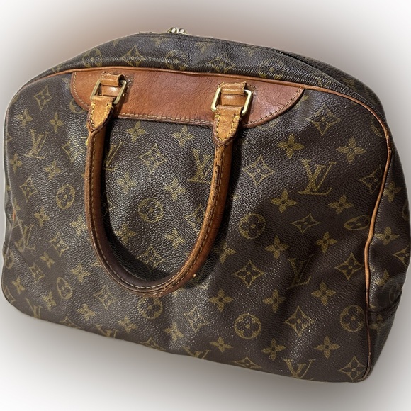 LOUIS VUITTON *Iconic Vintage Authentic DEAUVILLE MONOGRAM "J.Lo" Purse - Picture 7 of 16